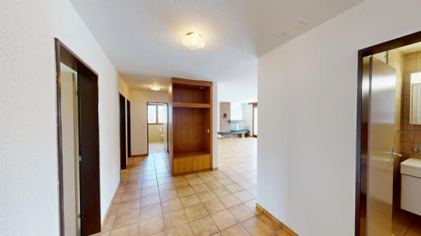 Immobilie in Berikon - Die Gelegenheit: grosszÃ¼gige 4.5-Zimmerwohnung mit Renovationspotenzial und sonnigem Balkon - Bild 1