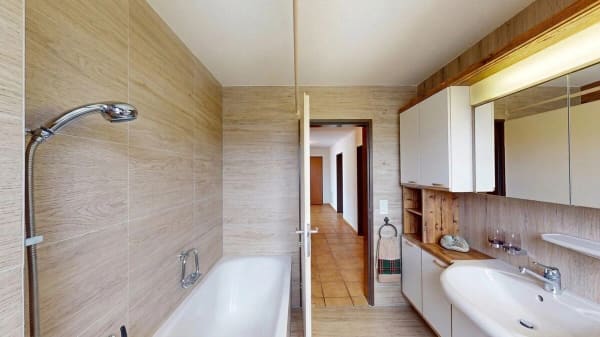 Immobilie in Berikon - Die Gelegenheit: grosszÃ¼gige 4.5-Zimmerwohnung mit Renovationspotenzial und sonnigem Balkon - Bild 4