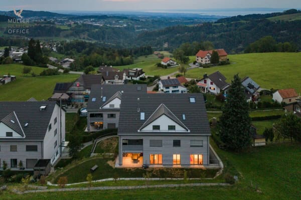 Immobilie in Speicherschwendi - Wohnen wie im Einfamilienhaus - Exklusive 4 1/2 Zimmer-Gartenwohnung mit schöner Seesicht, viel Privatsphäre und hochwertigem Ausbau - Bild 0