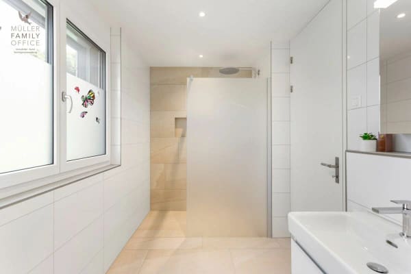Immobilie in Speicherschwendi - Wohnen wie im Einfamilienhaus - Exklusive 4 1/2 Zimmer-Gartenwohnung mit schöner Seesicht, viel Privatsphäre und hochwertigem Ausbau - Bild 12
