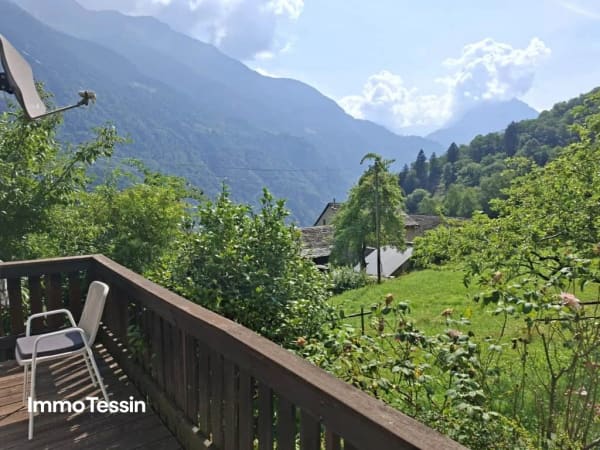 Immobilie in Corzoneso - Gemütliches Tessiner Rustico an ruhiger Lage mit fantastischer Berg und Talsicht ins Bleniotal - Bild 0