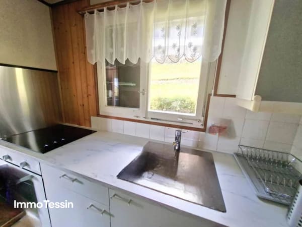Immobilie in Corzoneso - Gemütliches Tessiner Rustico an ruhiger Lage mit fantastischer Berg und Talsicht ins Bleniotal - Bild 10
