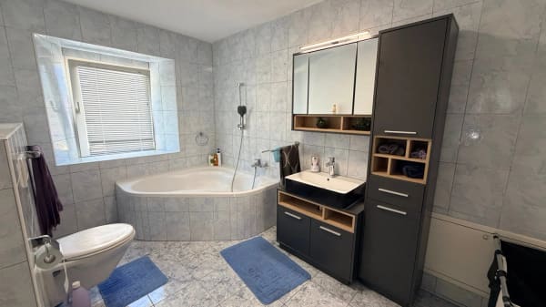 Immobilie in Flums - ZWEI 4.5-ZIMMER-HAUSHÃ„LFTEN â€“ WOHNEN & VERMIETEN IN FLUMS - Bild 9