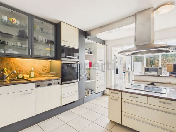 Immobilie in Oberkulm - DreistÃ¶ckiges WohnglÃ¼ck mit Weitblick auf die HÃ¼gel und WÃ¤lder im schÃ¶nen Wynental: ErhÃ¶htes Reiheneinfamilienhaus zu verkaufen! - Bild 4