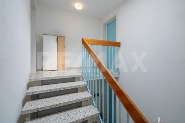 Immobilie in Interlaken - Gepflegte 2.5-Zimmer-Wohnung mit Balkon und Aussenparkplatz (Erstwohnsitz) - Bild 1