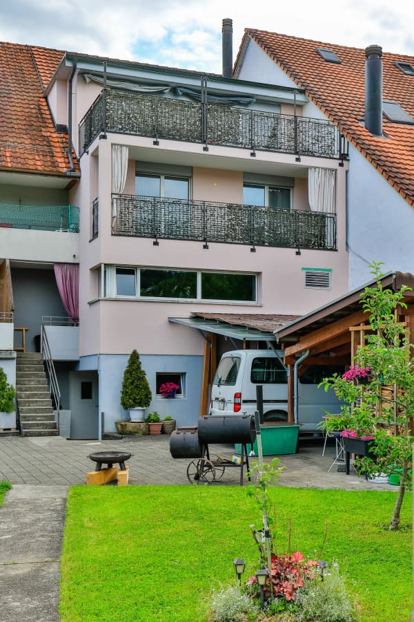 Immobilie in Kaisten - Gepflegtes Einfamilienhaus an zentraler Lage, mit Wohnen über den Dächern - Bild 2