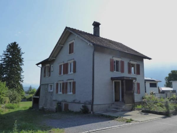 Immobilie in Grabs - 6-Zimmer-Einfamilienhaus mit angebauter Scheune - Bild 0