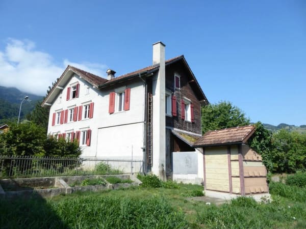 Immobilie in Grabs - 6-Zimmer-Einfamilienhaus mit angebauter Scheune - Bild 1