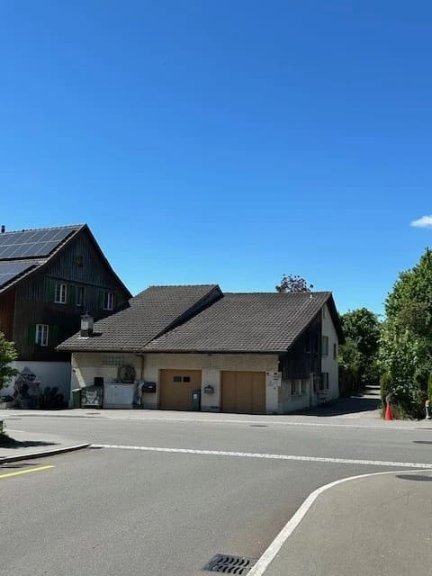 Immobilie in Fehraltorf - Familienfreundliche Wohnliegenschaft mit 2 Hausteilen in Fehraltorf - Bild 1