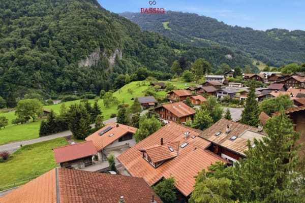 Immobilie in Gsteigwiler - Charmantes 4-Zimmer-Doppeleinfamilienhaus mit Blick auf die Jungfrau - Bild 1