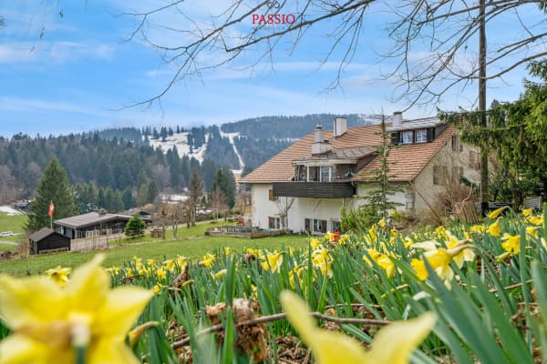 Immobilie in Les Prés-d'orvin - Charmante 4.5-Zimmer-Wohnung mit Cheminée und Alpenblick - Bild 1