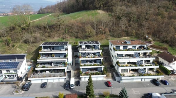 Immobilie in Gampelen - Exklusives Wohnerlebnis mit Panoramablick - Bild 1