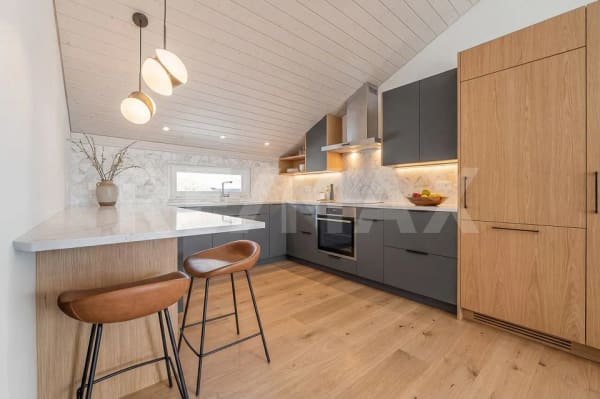 Immobilie in Bassins - Pour les amoureux de rÃ©novation : maison familiale avec vue lac - Bild 2