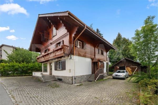 Immobilie in Giffers - Magnifique grand chalet offrant un grand potentiel au cur de Giffers - Bild 1