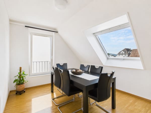 Immobilie in Uster - VIEL PLATZ UND HELLE ZIMMER AN ZENTRALER LAGE - Bild 3