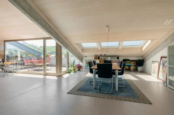 Immobilie in Brugg Ag - Exklusives Penthouse im obersten Stockwerk mit zwei Terrassen, Ã¼berwiegend offener Grundriss mit rund 181 m2 - Bild 2