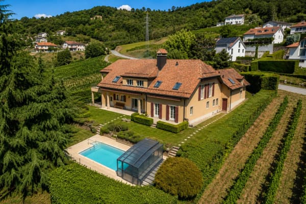 Immobilie in Mont-sur-rolle - Élégante propriété avec vue panoramique - Bild 0