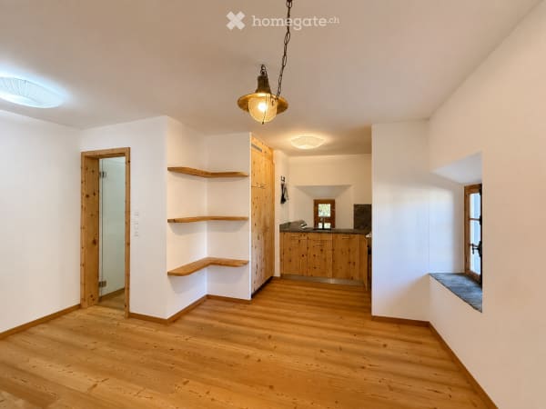 Immobilie in Madulain - Elegant Alpine Apartment in an Authentic Engadine House - Bild 2