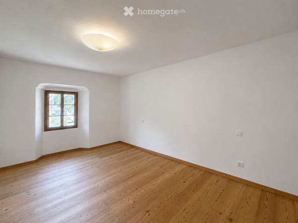 Immobilie in Madulain - Elegant Alpine Apartment in an Authentic Engadine House - Bild 3