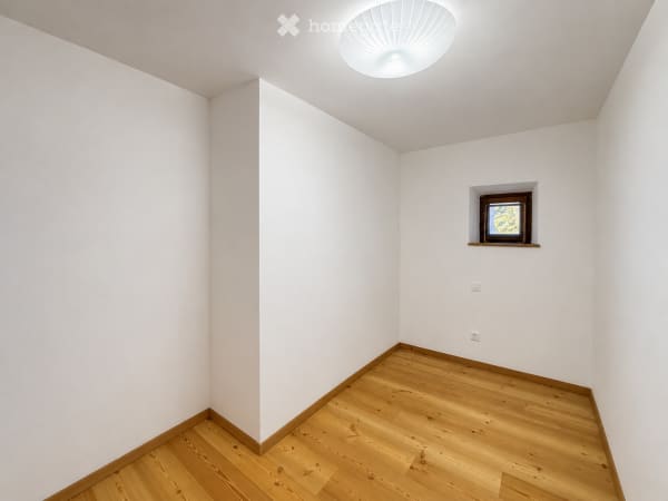 Immobilie in Madulain - Elegant Alpine Apartment in an Authentic Engadine House - Bild 4