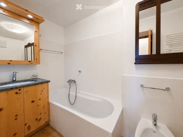 Immobilie in Madulain - Elegant Alpine Apartment in an Authentic Engadine House - Bild 7