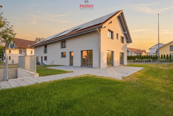 Immobilie in Schalunen - Exklusives 6.5-Zimmer-Doppeleinfamilienhaus mit grosszÃ¼gigem Garten - Bild 0