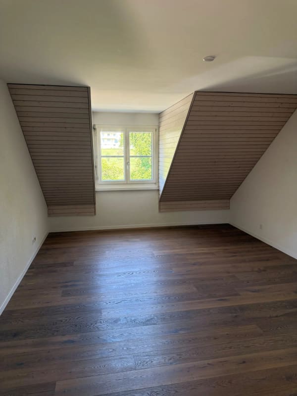 Immobilie in Egg - Charmante 3.5-Zimmer-Dachwohnung mit Panoramablick in Egg (ZH) - Bild 8