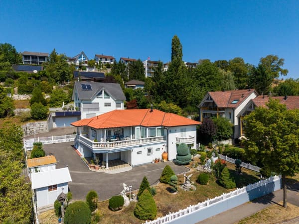 Immobilie in Bennwil - Ferienfeeling im Toskanahaus mit grosszügigem Umschwung und drei Garagen - Bild 0