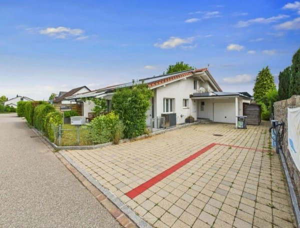 Immobilie in Möhlin - SMART HOME 5.5-7.5-DEFH MIT PV-ANLAGE, KLIMA, 4 E-AUTO-LADESTATIONEN UND MODERNSTER TECHNIK - Bild 0