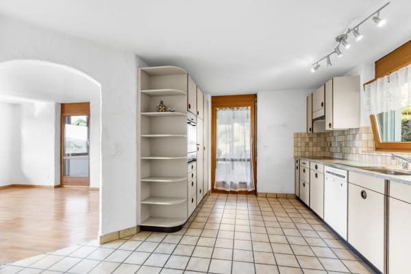 Immobilie in Hüntwangen - Freistehendes Einfamilienhaus mit grossem Garten - Bild 4