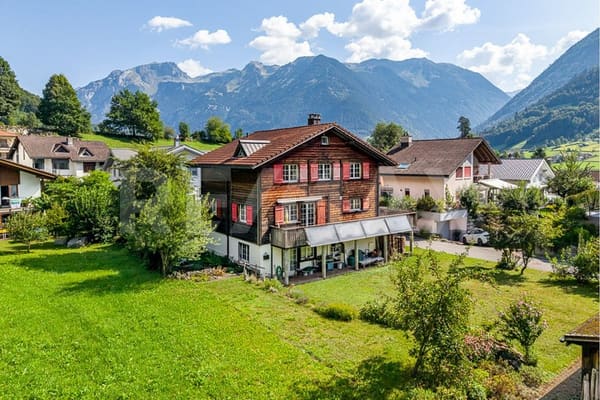 Immobilie in Nidfurn - 6½-Zimmer-Einfamilienhaus mit grosszügigem Grundstück - Bild 0