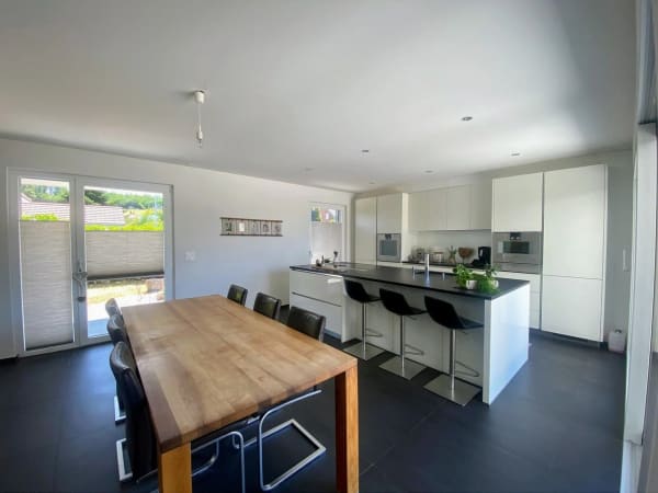 Immobilie in Prez-vers-noréaz - Magnifique maison d'architecte avec piscine et garage double - Bild 1