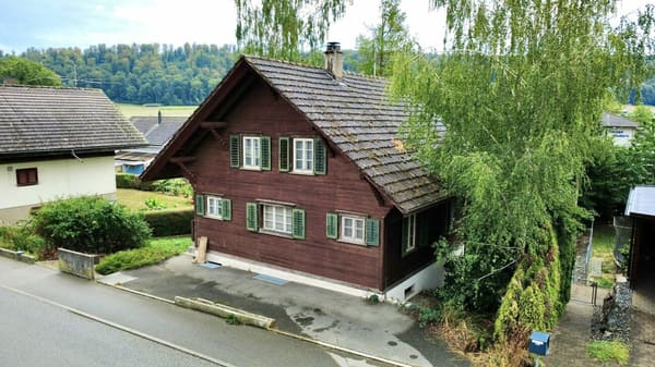 Immobilie in Bettenhausen - 5.5-Zimmer-Einfamilienhaus zum Sanieren und Gestalten! - Bild 0