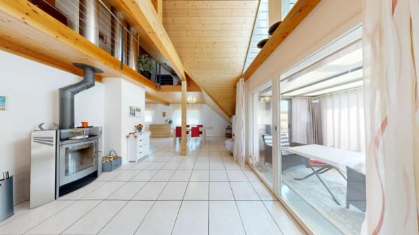 Immobilie in Wiler B. Seedorf - 3,5 Zimmer, viel Licht und eine Galerie zum Verlieben - Bild 1