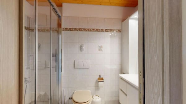 Immobilie in Wiler B. Seedorf - 3,5 Zimmer, viel Licht und eine Galerie zum Verlieben - Bild 17