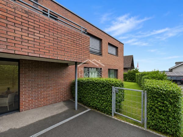 Immobilie in Hagendorn - Exklusives Zuhause mit Garten und Rigi-Blick - Bild 1