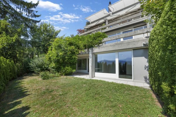 Immobilie in Niederteufen - Wohnen wie im Einfamilienhaus! Riesige, gepflegte Maisonette-Wohnung mit Alpsteinpanorama und Schwimmbad - Bild 0