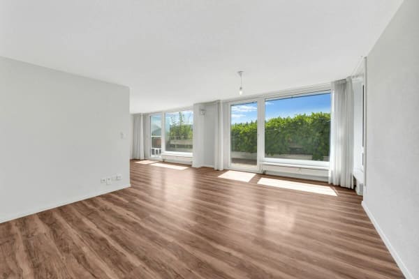 Immobilie in Niederteufen - Wohnen wie im Einfamilienhaus! Riesige, gepflegte Maisonette-Wohnung mit Alpsteinpanorama und Schwimmbad - Bild 10