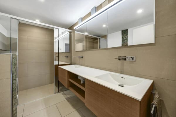 Immobilie in Niederteufen - Wohnen wie im Einfamilienhaus! Riesige, gepflegte Maisonette-Wohnung mit Alpsteinpanorama und Schwimmbad - Bild 16