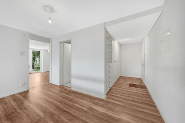 Immobilie in Niederteufen - Wohnen wie im Einfamilienhaus! Riesige, gepflegte Maisonette-Wohnung mit Alpsteinpanorama und Schwimmbad - Bild 2