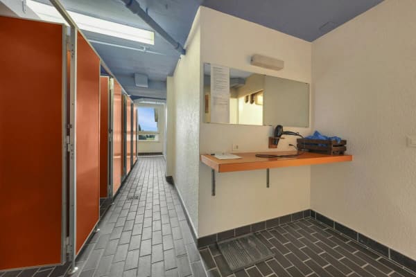 Immobilie in Niederteufen - Wohnen wie im Einfamilienhaus! Riesige, gepflegte Maisonette-Wohnung mit Alpsteinpanorama und Schwimmbad - Bild 53