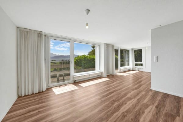 Immobilie in Niederteufen - Wohnen wie im Einfamilienhaus! Riesige, gepflegte Maisonette-Wohnung mit Alpsteinpanorama und Schwimmbad - Bild 9