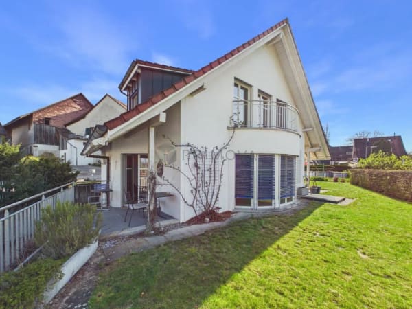 Immobilie in Uesslingen - Charmantes Einfamilienhaus mit zusÃ¤tzlicher LandwirtschaftsflÃ¤che - ideal fÃ¼r Pferdeliebhaber - Bild 2