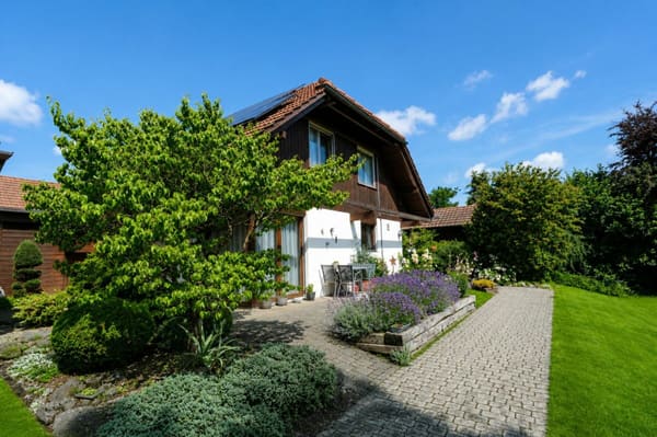 Immobilie in Hasle B. Burgdorf - GROSSEN IMMOBILIEN - Charmantes 5-Zimmer-Einfamilienhaus mit gepflegtem Garten - Bild 0