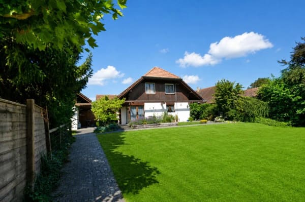 Immobilie in Hasle B. Burgdorf - GROSSEN IMMOBILIEN - Charmantes 5-Zimmer-Einfamilienhaus mit gepflegtem Garten - Bild 1
