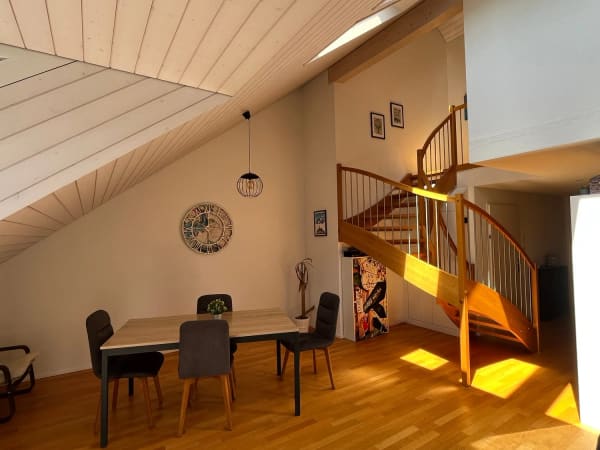 Immobilie in Oberkulm - 4.5-Zimmer-Maisonette-Wohnung mit viel Charme und grossem Balkon. - Bild 0