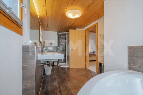 Immobilie in Beatenberg - Weitblick. Privatsphäre. Exklusivität. Dachmaisonette über dem Thunersee (auch als Zweitwohnsitz) - Bild 8
