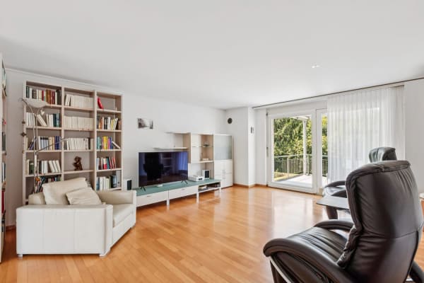 Immobilie in Schwyz - Exklusives Wohnen mit herrlicher Dachterrasse - Bild 0