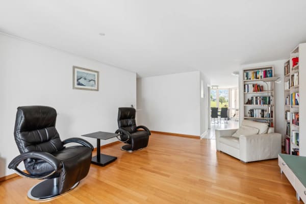 Immobilie in Schwyz - Exklusives Wohnen mit herrlicher Dachterrasse - Bild 2