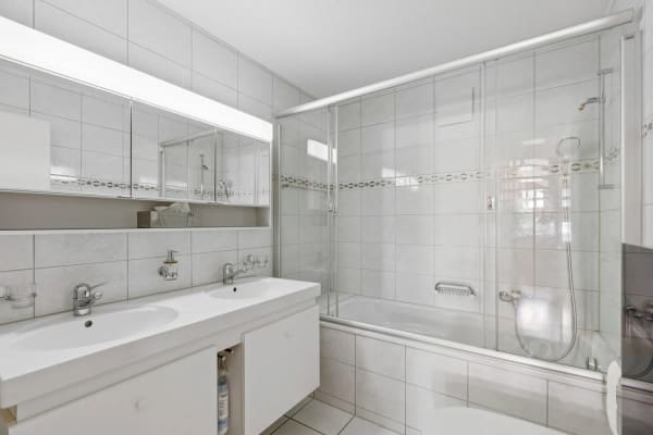 Immobilie in Schwyz - Exklusives Wohnen mit herrlicher Dachterrasse - Bild 4